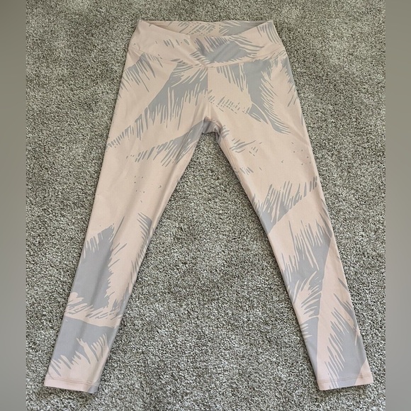 Fabletics Leggings Womens Pink Grey Palm Print size XS? Athleisure Workout - Picture 1 of 8